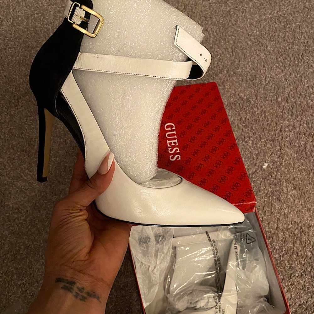 Two color contrast Guess heels! Nubuck and genuine leather!